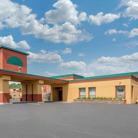 Econo Lodge Wisconsin Rapids Buitenkant foto
