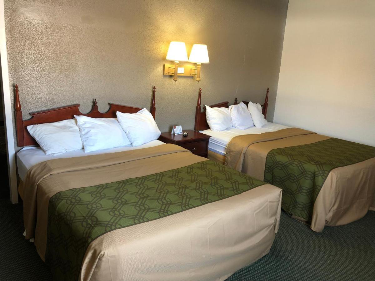 Econo Lodge Wisconsin Rapids Buitenkant foto
