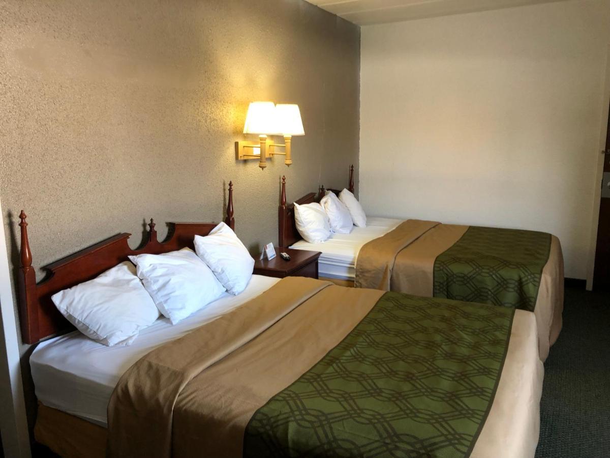 Econo Lodge Wisconsin Rapids Buitenkant foto