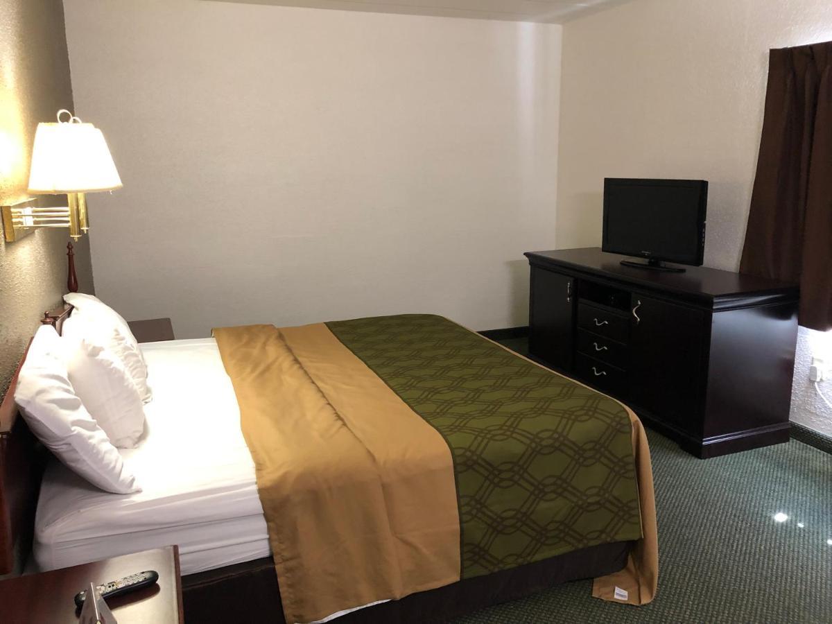 Econo Lodge Wisconsin Rapids Buitenkant foto