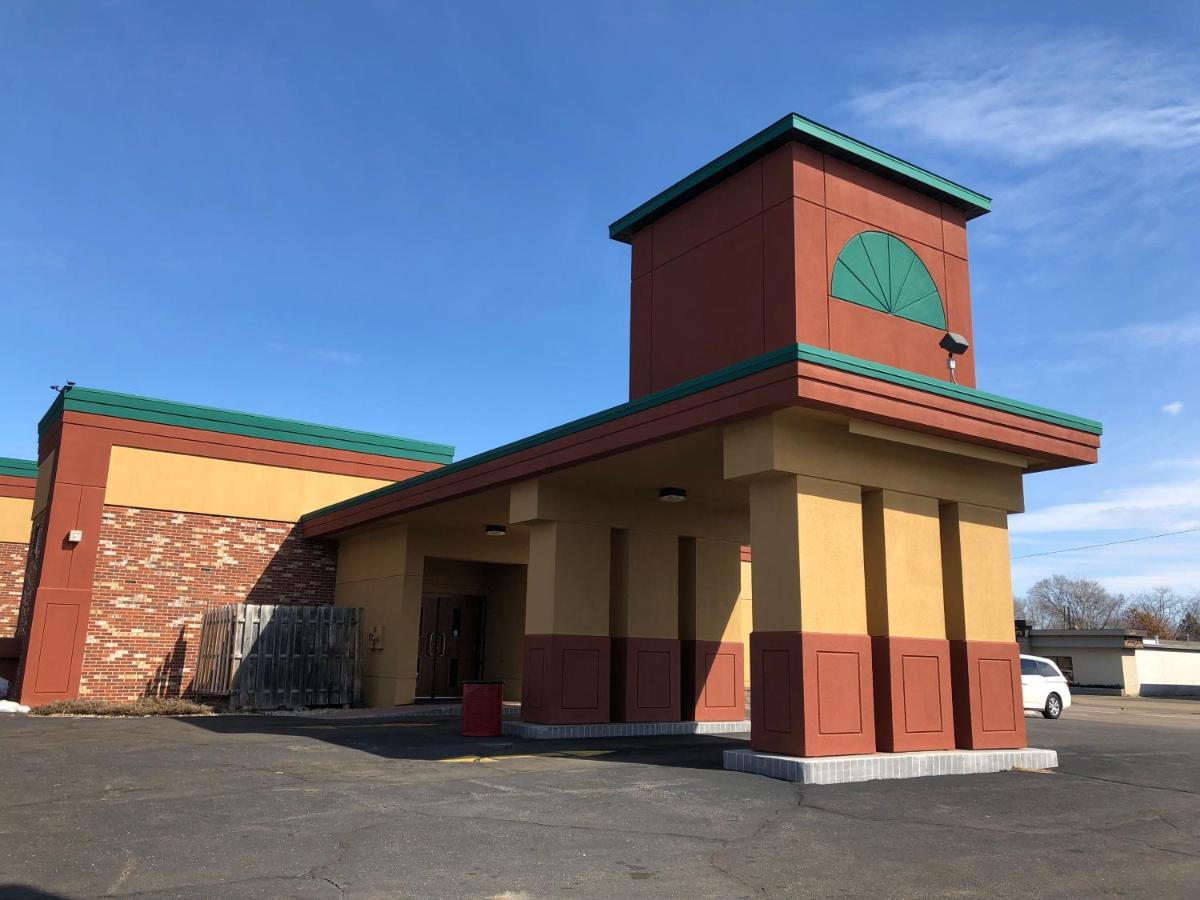 Econo Lodge Wisconsin Rapids Buitenkant foto