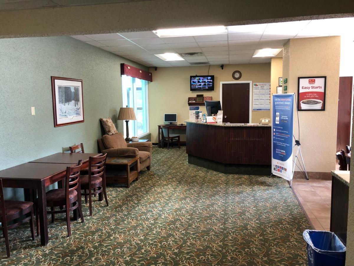 Econo Lodge Wisconsin Rapids Buitenkant foto