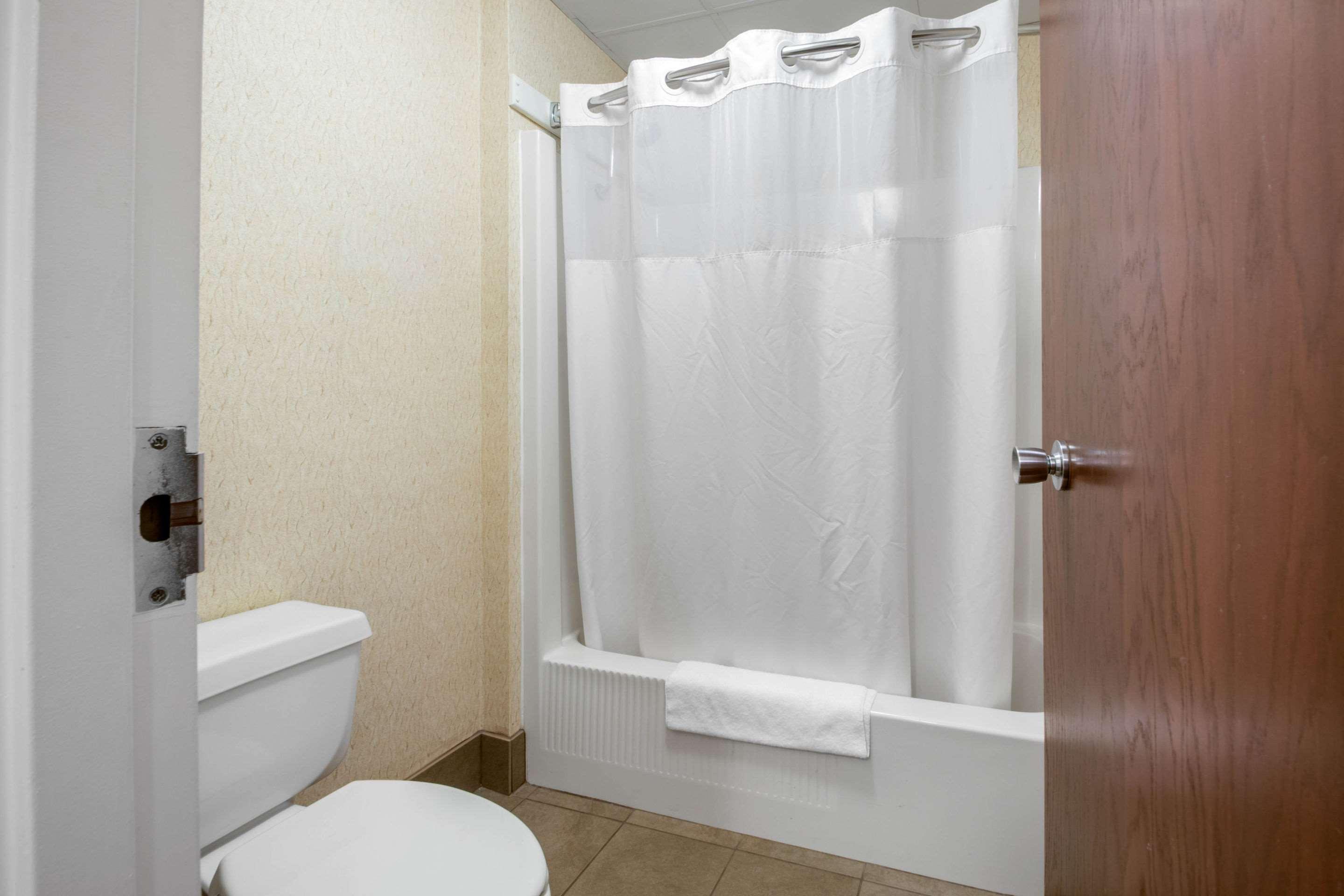 Econo Lodge Wisconsin Rapids Buitenkant foto