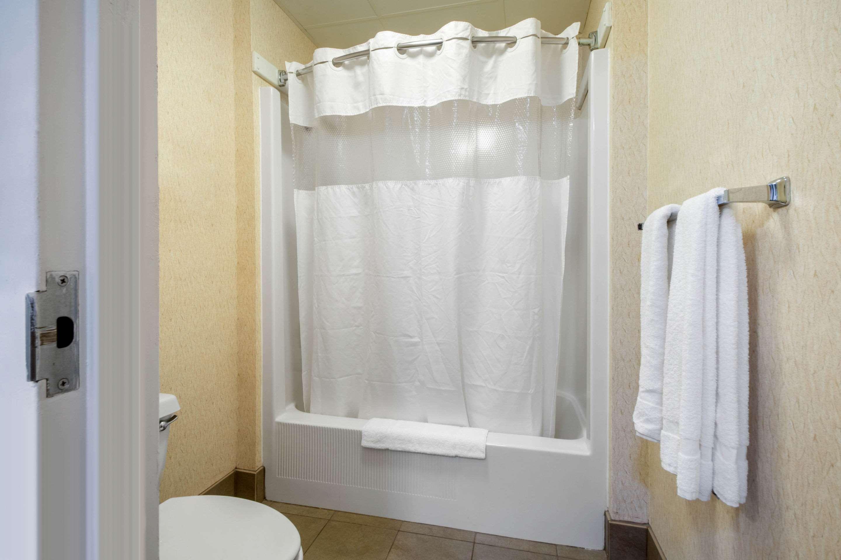 Econo Lodge Wisconsin Rapids Buitenkant foto