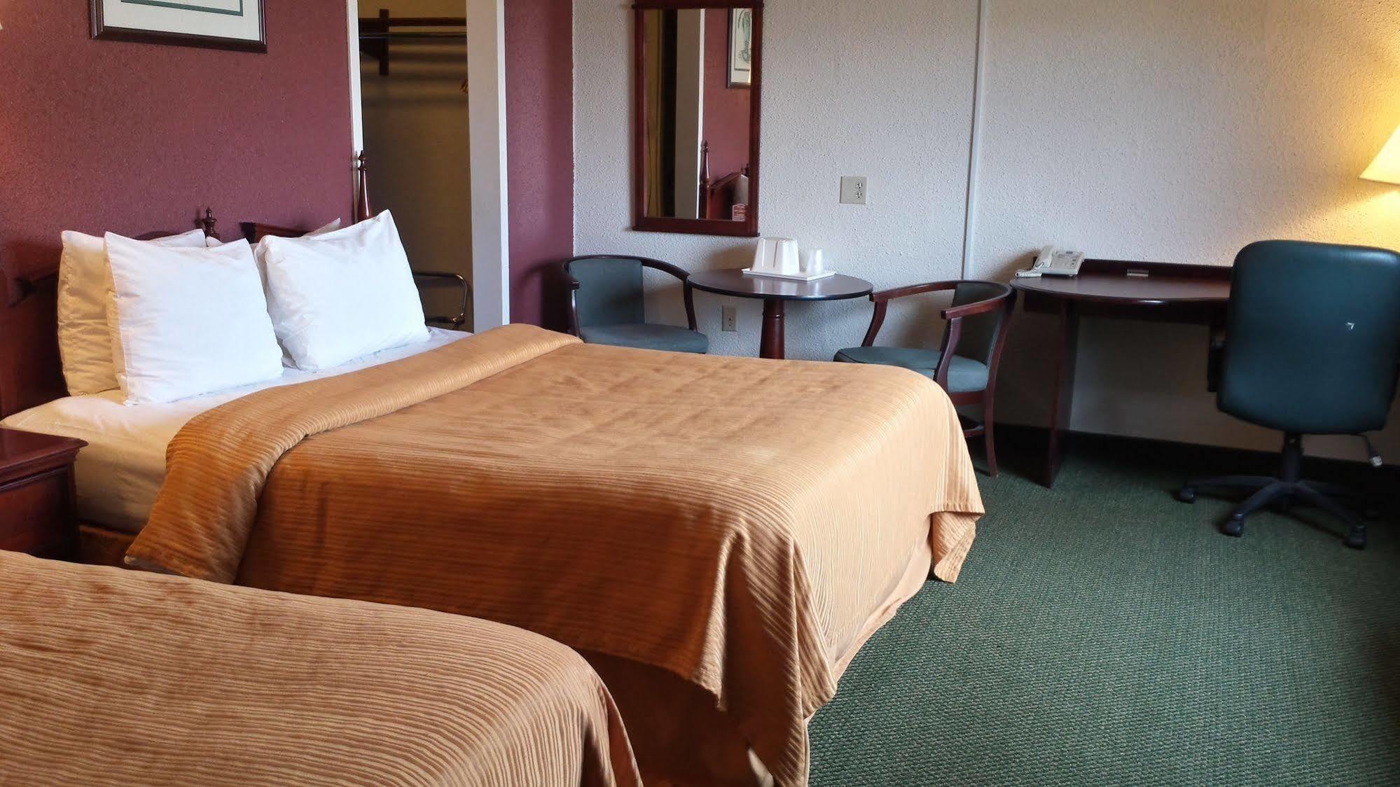 Econo Lodge Wisconsin Rapids Buitenkant foto