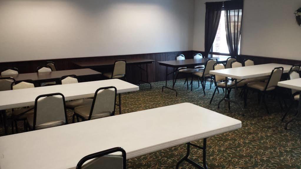 Econo Lodge Wisconsin Rapids Buitenkant foto